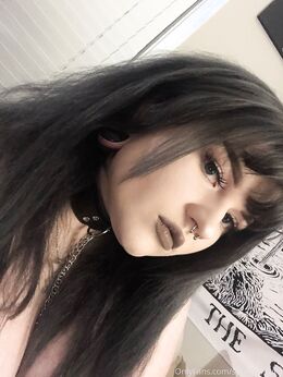 Caitlin (spiritualsluttt)