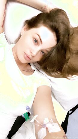 Rebecca Roze (itsamarafox)