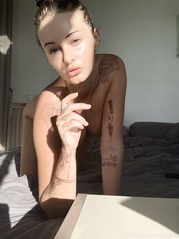 Rebecca Roze (itsamarafox)