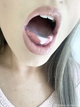 Ellie May (ellalxox)