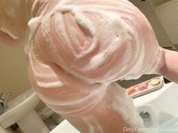 Ellie May (ellalxox)