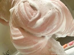 Ellie May (ellalxox)