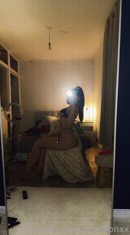 Elise Clayton (elisefionxx)